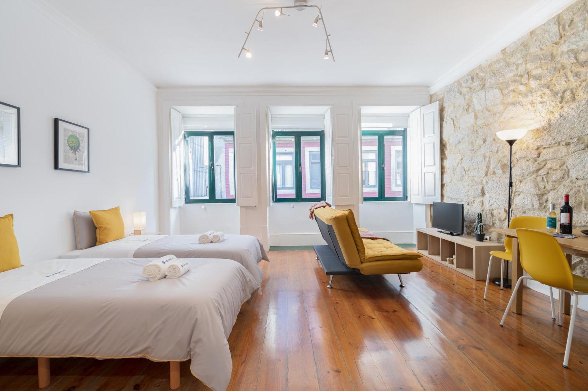 Host Wise - Modern Studios With Terrace - Walk Everywhere Porto Room photo